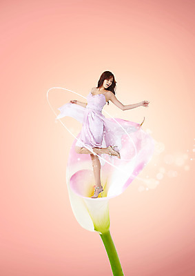 전신 PSD 외국인 편집이미지 드레스 여자 꽃 포즈 한명 서기 20대 성인 옆모습 뷰티 카라 여자만 성인여자한명만 이미지편집 식물 1 옷 뷰포인트 모션 사람 인종 청년 여자한명만 성인여자만 파일형식