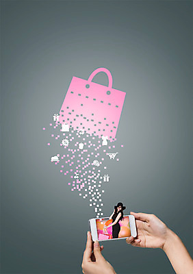 PSD 서양인 외국인 편집이미지 손 여자 가방 서기 들기 상반신 성인 두명 옆모습 신체부위 스마트폰 쇼핑 성인여자만 이미지편집 잡화 뷰포인트 모션 사람 인종 핸드폰 스마트기기 여자만 성인만 파일형식