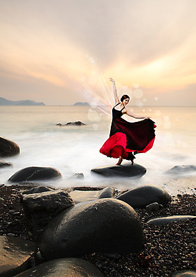 전신 PSD 편집이미지 여자 한명 서기 20대 성인 해변 앞모습 한국인 돌_바위 한국무용 성인여자한명만 성인만 이미지편집 1 바다 뷰포인트 모션 사람 동양인 청년 춤 전통무용 여자한명만 성인여자만 파일형식