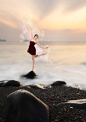 전신 PSD 편집이미지 여자 한명 서기 20대 성인 해변 앞모습 한국인 돌_바위 한국무용 성인여자한명만 성인만 이미지편집 1 바다 뷰포인트 모션 사람 동양인 청년 춤 전통무용 여자한명만 성인여자만 파일형식