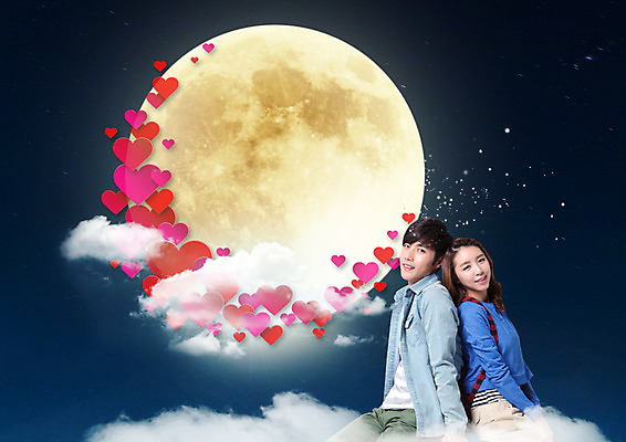 PSD 구름 편집이미지 커플 여자 남자 하늘 사랑 미소 상반신 성인 옆모습 한국인 등맞대기 보름달 하트 성인만 이미지편집 자연요소 모양 감정 뷰포인트 관계 모션 표정 사람 동양인 달 파일형식