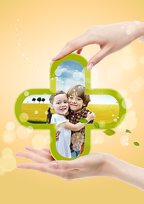 PSD 편집이미지 손 여자 남자 어린이 가족 포옹 서기 미소 들기 상반신 신체부위 세명 플러스 어린이만 이미지편집 기호 관계 안기 모션 표정 사람 파일형식