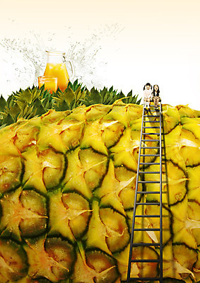 전신 PSD 편집이미지 여자 어린이 음식 사다리 서기 미소 두명 앞모습 한국인 파인애플 파인애플주스 소녀만 이미지편집 뷰포인트 과일 모션 표정 사람 동양인 도구 과일주스 열대과일 여자만 어린이만 파일형식