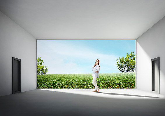 전신 PSD 나무 편집이미지 여자 허리손 맨발 부동산 주택 실내 그림자 한명 서기 잔디 초원 성인 내부 옆모습 30대 문 한국인 성인여자한명만 이미지편집 식물 1 뷰포인트 포즈 모션 발 사람 동양인 건물 장년 재산 여자한명만 성인여자만 파일형식