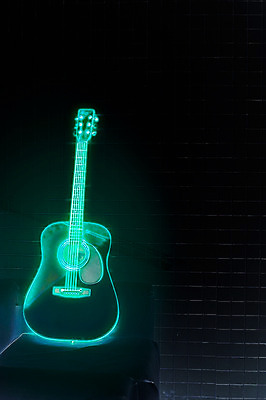 JPG 편집이미지 음악 검은배경 사람없음 빛 기타 디지털합성 네온 형광 디지털아트 네온아트 편집실사 백그라운드 현악기 문화예술 검은색 CG 파일형식