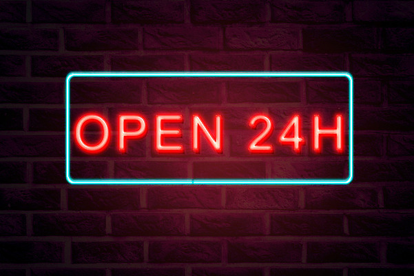 JPG 편집이미지 영어 검은배경 벽돌 간판 사람없음 빛 오픈 디지털합성 네온 24시간 형광 디지털아트 네온아트 편집실사 문자 백그라운드 검은색 시간 CG 파일형식