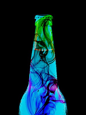 JPG 편집이미지 검은배경 유리병 사람없음 빛 디지털합성 네온 형광 디지털아트 네온아트 편집실사 백그라운드 병_용기 검은색 CG 파일형식