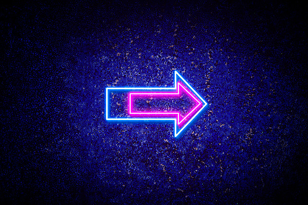 JPG 편집이미지 화살표 검은배경 간판 사람없음 빛 디지털합성 네온 형광 디지털아트 네온아트 편집실사 백그라운드 검은색 CG 파일형식