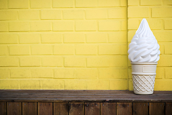 포토 JPG 주간 벽 백그라운드 벽돌 아이스크림 거리 서울 풍경 사람없음 야외 모형 아이스크림콘 삼청동 인사동 국내포토 자연요소 디저트 한국 콘 종로 파일형식