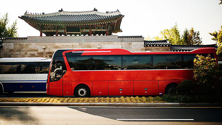 포토 JPG 주간 도로 백그라운드 거리 버스 서울 풍경 사람없음 야외 성벽 삼청동 인사동 국내포토 자연요소 길 육상교통 교통시설 대중교통 한국 종로 파일형식
