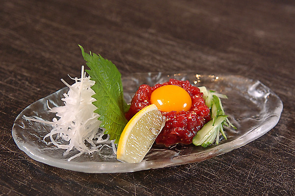 포토 JPG 접시 한식 음식 오이 육류 사람없음 계란 레몬 깻잎 육회 무채 국내포토 식기 채소 과일 식재료 생고기 알 파일형식