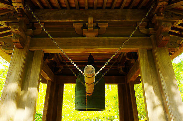 포토 JPG 주간 건축물 고건축 일본문화 종교시설 사람없음 야외 일본 사찰 일본전통 범종 국내포토 자연요소 동양문화 전통 건축 아시아 종교 외국문화 종교건축 유물 종 시설 파일형식