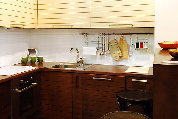 포토 JPG 해외이미지 라이프스타일 디자인 가구 새로움 주택 실내 요리 사람없음 내부 목재 갈색 노란색 주방 기계 기구 도자기 고급 오븐 난로 스타일 해외202004 해외포토 나무 컬러 생활용품 컨셉 재료 건물 생활 가전제품 난방기 파일형식 이미지허브