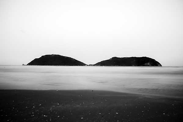 포토 JPG 해외이미지 구름 바다 섬 여행 백그라운드 자연 하늘 날씨 산 풍경 사람없음 물 검은색 어둠 흰색 폭풍 울퉁불퉁 해외202004 해외포토 자연요소 컬러 생태계 파일형식 이미지허브