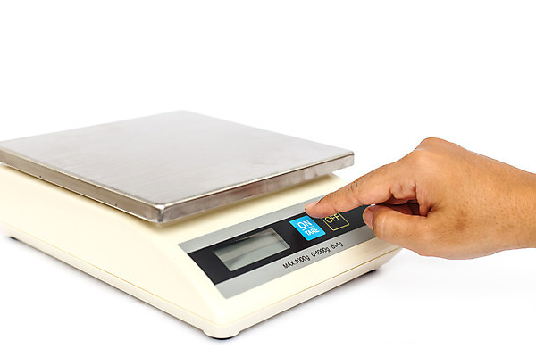 포토 JPG 해외이미지 손 백그라운드 비즈니스 유리 저울 사람없음 약 디지털 기계 흰색 기구 몸무게 작음 가루 측정 눈금 전자 언론 계량 고립 해외202004 해외포토 컬러 의학 재질 신체부위 크기 파일형식 이미지허브