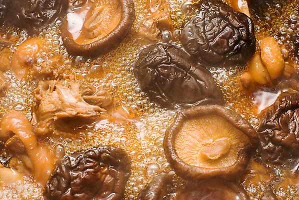 포토 JPG 해외이미지 전통 음식 채소 재료 자연 건강 육류 요리 동양인 사람없음 초록색 갈색 주방 식당 일본 검은색 식사 저녁식사 치킨 중국 버섯 뜨거움 맛 수프 먹기 허브 유기농 레시피 내추럴 점심식사 곰팡이 끓이기 식용 채식주의자 캐서롤 해외202004 해외포토 식물 웰빙 아시아 컬러 컨셉 식재료 모션 인종 상점 용기_그릇 생태계 채식 닭고기요리 파일형식 이미지허브