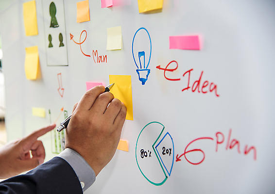 포토 JPG 해외이미지 라이프스타일 손 여자 남자 행복 비즈니스 회의 미소 사람 성인 사람없음 사무실 펜 흰색 업무 비즈니스맨 비즈니스우먼 발표 세미나 해외202004 해외포토 감정 컬러 표정 생활 신체부위 필기구 작업 직장인 파일형식 이미지허브