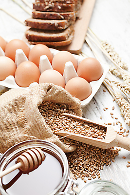 포토 JPG 해외이미지 음식 빵 조각 컨셉 주방용품 건강 옥수수 요리 사람없음 목재 농작물 검은색 이탈리아 빵집 우유 수확 시골 신선 항아리 원형 실 바게트 상품 자르기 밀 굽기 슬라이스 보리 섬유 꿀 스파이크 덩어리 내추럴 프랑스어 구성 작살 호밀 귀리 해외202004 해외포토 도형 나무 문자 유럽 컬러 생활용품 농업 재료 모션 유제품 곡류 상점 직물 도자기 구이 파일형식 이미지허브