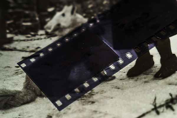 포토 JPG 해외이미지 전통 디자인 배너 공원 종이 도로 백그라운드 신발 사슴 프레임 창조 사랑 가면 미술 사람없음 사진촬영 소리 공백 추위 프랑스 오토바이 수확 얼룩 가장자리 필름 향수 오브젝트 그림 질감 윤곽 과거 슛 아날로그 고립 부정적 순간 엘리먼트 옛날 해외202004 해외포토 공공시설 감정 유럽 길 컨셉 농업 포유류 교통시설 문화예술 바이크 촬영 화장품 둘레 파일형식 이미지허브