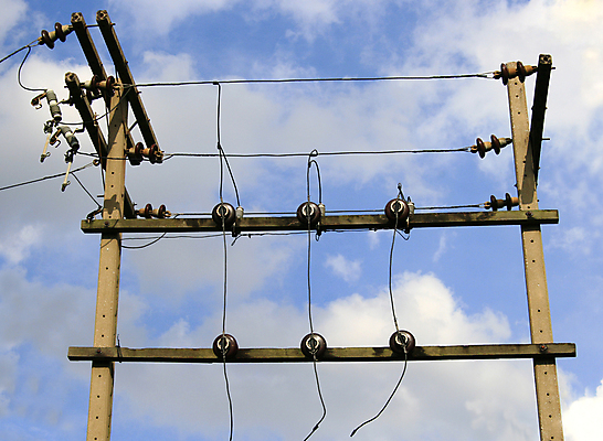 포토 JPG 해외이미지 구름 선 하늘 사람없음 금속 힘 장비 흰색 기둥 사인 싱글 철사 볼트 봉 철탑 공학 블루스 옛날 콘크리트 공급 해외202004 해외포토 자연요소 교육 건축 컬러 재질 탑 공구 파일형식 이미지허브
