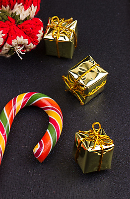 포토 JPG 해외이미지 나무 디자인 계절 행복 백그라운드 크리스마스 겨울 패턴 공 추상 휴가 조명 새로움 기념 프레임 막대사탕 사탕 선물 사람없음 장식 빨간색 초록색 빛 우주 검은색 화환 장식볼 견과류 수확 덮개 나뭇가지 시골 축하 인사 고급 우아함 널 연도 복고 마법 전나무 내추럴 삼나무 해외202004 해외포토 식물 기념일 꽃 감정 컬러 컨셉 무늬 농업 디저트 뚜껑 예절 파일형식 이미지허브