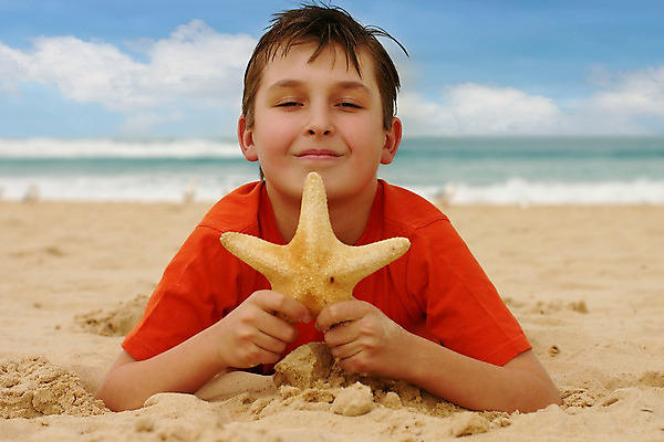 포토 JPG 해외이미지 라이프스타일 행복 감정 어린이 모래 파도 바다 여행 자연 휴가 불가사리 한명 미소 소년 해변 여름 모래사장 기쁨 휴양지 이국적 파라다이스 해외202004 해외포토 1 계절 남자 극피동물 표정 사람 생활 장소 생태계 파일형식 이미지허브