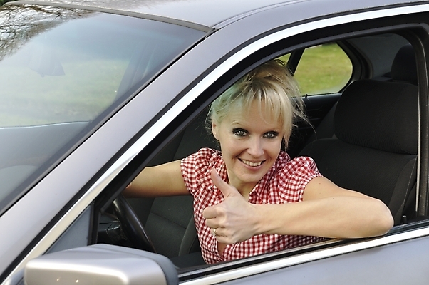 포토 JPG 해외이미지 라이프스타일 여자 행복 도로 여행 교통시설 자동차 실내 한명 사람 성인 내부 회색 운전 운전사 보안 모터 자동 해외202004 해외포토 직업 1 감정 길 육상교통 컬러 교통 모션 안전 생활 시설 파일형식 이미지허브