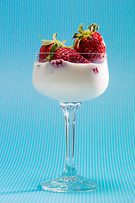 포토 JPG 해외이미지 계절 열매 음식 조각 백그라운드 다이어트 과일 유리 딸기 디저트 건강 사람없음 빨간색 초록색 여름 봄 활발 신선 시장 달콤 맛 아침식사 먹기 크림 상쾌 유기농 칼로리 채식주의자 해외202004 해외포토 식물 웰빙 감정 컬러 컨셉 모션 재질 식사 채식 파일형식 이미지허브