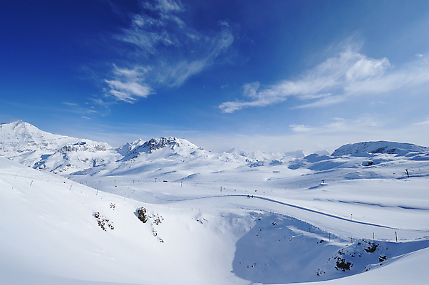 포토 JPG 해외이미지 유럽 여행 겨울 자연 하늘 휴가 스키 산 풍경 경사 사람없음 야외 파란색 태양 얼음 침묵 추위 프랑스 흰색 정상 휴양지 알프스 장면 절정 해외202004 해외포토 자연요소 계절 나라 컬러 겨울스포츠 소리 장소 생태계 파일형식 이미지허브