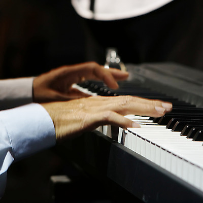 포토 JPG 해외이미지 손 음악 일러스트 열쇠 사람없음 그래픽 검은색 장비 기구 키보드 클래식 오디오 재즈 고립 뮤지컬 해외202004 해외포토 컬러 컨셉 문화예술 신체부위 전자제품 파일형식 이미지허브