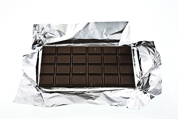 포토 JPG 해외이미지 음식 백그라운드 패턴 포장 디저트 사탕 사람없음 초콜릿 어둠 블록 에너지 흰색 바 오픈 달콤 은색 설탕 자르기 은박지 포장지 찢어짐 코코아 해로움 해외202004 해외포토 음료 컬러 컨셉 무늬 모션 맛 파일형식 이미지허브