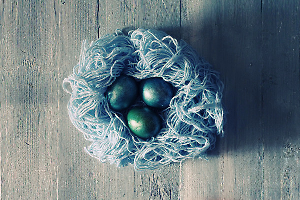 포토 JPG 해외이미지 전통 디자인 계절 탁자 휴가 부활절 이벤트 사람없음 목재 장식 파란색 컬러풀 계란 축제 봄 수확 축하 직물 뜨개질 실 코드 둥지 시원함 바느질 심볼 복고 부드러움 양모 해외202004 해외포토 나무 기념일 컬러 가구 컨셉 농업 재료 취미 알 감각 파일형식 이미지허브