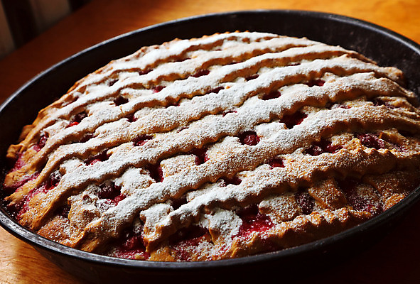 포토 JPG 해외이미지 열매 음료 음식 과일 딸기 디저트 주택 실내 사람없음 케이크 주방 식당 검은색 카페 껍질 오픈 뜨거움 체리 오븐 달콤 맛 난로 설탕 굽기 먹기 준비 싱글 마무리 슈가파우더 제빵사 타르트 페스츄리 핸드메이드 해외202004 해외포토 식물 직업 빵 컬러 컨셉 모션 내부 건물 상점 가전제품 난방기 구이 파이_빵 파일형식 이미지허브