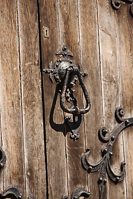 포토 JPG 해외이미지 열쇠 사람없음 목재 장식 태양 교회 문 그늘 열쇠구멍 철강 해외202004 해외포토 자연요소 나무 재료 종교건축 건물 파일형식 이미지허브