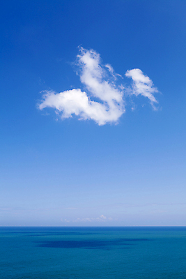 포토 JPG 해외이미지 구름 선 바다 자연 하늘 날씨 사람없음 파란색 햇빛 평화 맑음 침묵 고요 흰색 야간 작음 가득함 묘사 천국 고립 해외202004 해외포토 자연요소 컬러 컨셉 태양 소리 크기 생태계 파일형식 이미지허브