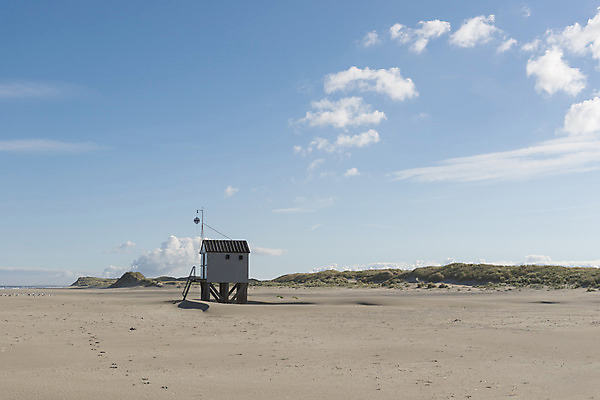 포토 JPG 해외이미지 모래 바다 섬 사다리 휴가 주택 사람없음 목재 물 태양 계단 행운 역사 보호 오두막 모래언덕 네덜란드 시골집 보안 봉 북쪽 고립 쉬운 해외202004 해외포토 자연요소 나무 유럽 컨셉 재료 안전 건물 도구 방향 언덕 파일형식 이미지허브