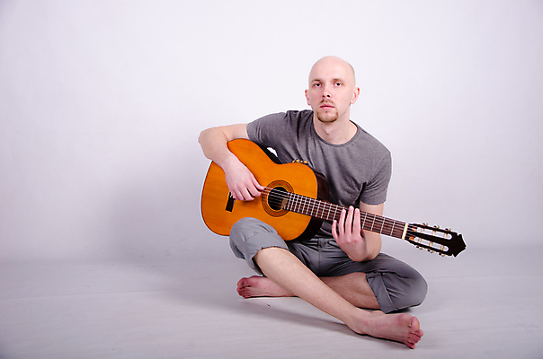 포토 JPG 해외이미지 모델 남자 별 음악 백그라운드 놀이 한명 사람 성인 빛 유행 금속 검은색 어둠 소리 콘서트 공연 연주자 음악가 흰색 기구 기타 청바지 표현 시원함 롤 기타리스트 그런지 뮤지컬 팝 플레이어 스타일 해외202004 해외포토 자연요소 직업 1 컬러 바지 재질 현악기 문화예술 이벤트 파일형식 이미지허브