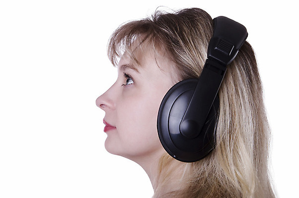 포토 JPG 해외이미지 백인 여자 행복 얼굴 음악 이어폰 통신 한명 사람 성인 10대 머리 유행 우주 헤드폰 기쁨 과학기술 흰색 입 매끈함 연결 전화기 피부 마이크 입술 서비스 고립 운영자 지원 해외202004 해외포토 서양인 1 감정 컬러 음향기기 청소년 문화예술 기술 신체부위 감각 파일형식 이미지허브