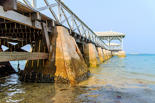 포토 JPG 해외이미지 구름 아시아 모래 파도 바다 섬 태국 자연 하늘 휴가 휴식 풍경 사람없음 야외 목재 물 파란색 컬러풀 항구 맑음 꿈 고급 산호 방파제 장면 석호 이국적 터키석 파라다이스 포상금 수평선 해외202004 해외포토 자연요소 나무 공공시설 나라 컬러 컨셉 돈 재료 교통시설 날씨 자포동물 보석 생태계 파일형식 이미지허브