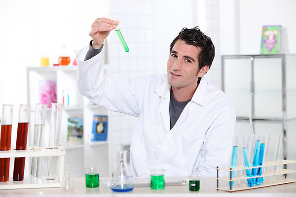 포토 JPG 해외이미지 백인 교육 남자 행복 중년 교실 수업 실험 한명 서기 미소 풍경 30대 갈색 교사 어둠 코트 흰색 작업 기술자 과학자 튜브 화학자 해외202004 해외포토 서양인 직업 1 감정 컬러 과학 학교 모션 표정 사람 성인 장년 외투 학자 파일형식 이미지허브