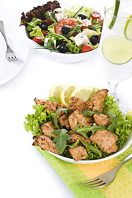 포토 JPG 해외이미지 라이프스타일 접시 음식 포크 다이어트 토마토 채소 치즈 건강 요리 사람없음 옆모습 장식 초록색 우주 식사 저녁식사 치킨 봄 이탈리아 샐러드 흰색 신선 고명 사발 혼합 상추 자르기 먹기 레몬 그리스 유기농 올리브 성분 바질 내추럴 점심식사 쪽파 고립 시저샐러드 저지방 채식주의자 해외202004 해외포토 식기 웰빙 계절 열매 유럽 뷰포인트 컬러 과일 모션 유제품 생활 사기그릇 기름_음식 채식 파 닭고기요리 파일형식 이미지허브