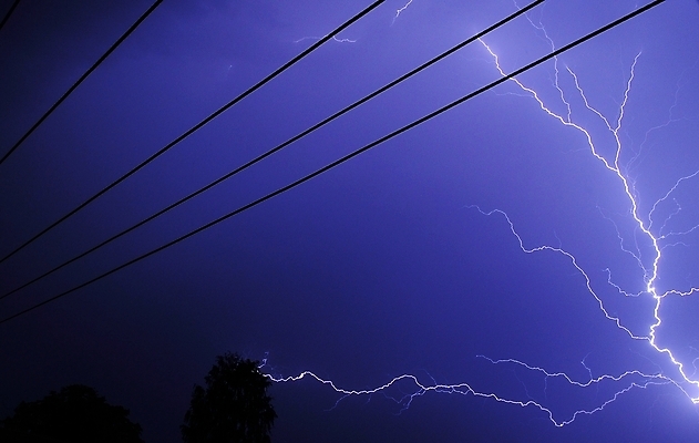 포토 JPG 해외이미지 구름 자연 하늘 날씨 풍경 사람없음 야외 여름 파란색 빛 어둠 힘 에너지 야간 위험 번개 볼트 폭풍 흐림 뇌우 스트라이크 요금 폭풍우 힘찬 해외202004 해외포토 자연요소 계절 컬러 컨셉 공구 비_날씨 자연재해 생태계 파일형식 이미지허브