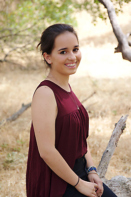 포토 JPG 해외이미지 나무 백인 공원 여자 행복 얼굴 어린이 학교 자연 한명 사람 성인 야외 10대 초록색 맑음 흰색 해외202004 해외포토 서양인 식물 1 공공시설 교육 감정 컬러 청소년 날씨 신체부위 생태계 파일형식 이미지허브