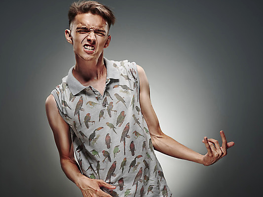 포토 JPG 해외이미지 백인 라이프스타일 남자 행복 감정 얼굴 한명 웃음 사람 성인 10대 가로 머리 표현 긍정 해외202004 해외포토 서양인 1 컨셉 청소년 표정 생활 신체부위 파일형식 이미지허브