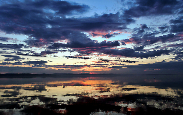 포토 JPG 해외이미지 구름 호수 파도 분홍색 오렌지 자연 하늘 날씨 풍경 사람없음 야외 빨간색 물 여름 파란색 빛 컬러풀 햇빛 태양 반사 노란색 평화 환경 맑음 침묵 일몰 새벽 거울 황금 저녁 장면 마법 스카이라인 수평선 해외202004 해외포토 자연요소 계절 바다 컬러 컨셉 과일 노을 소리 야간 생태계 파일형식 이미지허브