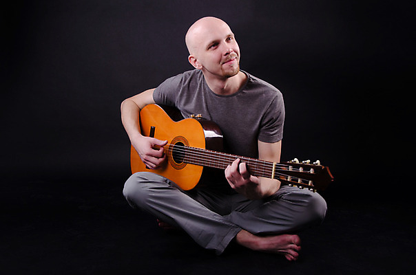 포토 JPG 해외이미지 모델 남자 별 음악 백그라운드 놀이 한명 사람 성인 빛 유행 금속 검은색 어둠 소리 콘서트 공연 연주자 음악가 흰색 기구 기타 청바지 표현 시원함 롤 기타리스트 그런지 뮤지컬 팝 플레이어 스타일 해외202004 해외포토 자연요소 직업 1 컬러 바지 재질 현악기 문화예술 이벤트 파일형식 이미지허브