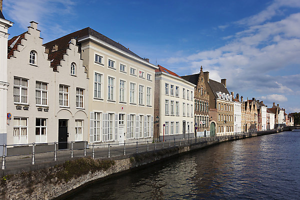 포토 JPG 해외이미지 유럽 여행 건축양식 주택 풍경 사람없음 건물 물 강 맑음 도시 운하 벨기에 옛날 해외202004 해외포토 자연요소 건축물 건축 나라 날씨 서유럽 파일형식 이미지허브