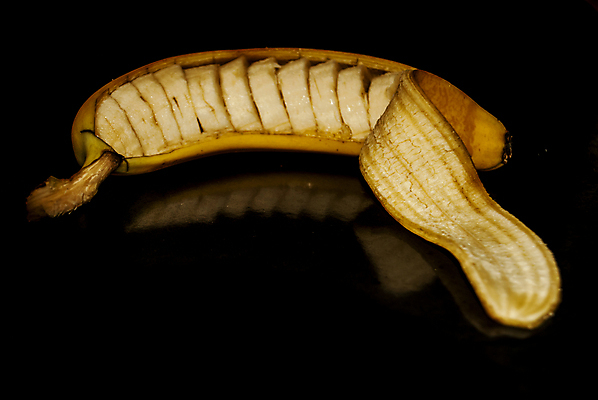 포토 JPG 해외이미지 음식 조각 백그라운드 다이어트 과일 재료 탁자 바나나 건강 사람없음 가로 반사 노란색 검은색 껍질 흰색 신선 달콤 맛 정상 자르기 먹기 유기농 슬라이스 부드러움 내추럴 고립 숙성 개조 해외202004 해외포토 웰빙 컬러 가구 컨셉 모션 감각 파일형식 이미지허브