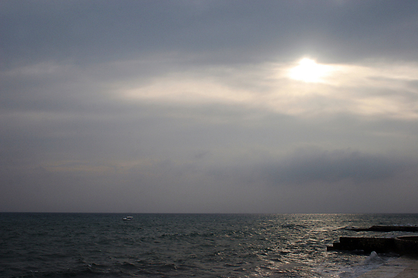 포토 JPG 해외이미지 구름 파도 바다 여행 백그라운드 자연 하늘 날씨 풍경 해변 사람없음 물 햇빛 어둠 침묵 슬픔 바위 고독 방파제 장면 폭풍 폭풍우 수평선 해외202004 해외포토 자연요소 공공시설 감정 태양 소리 돌_바위 비_날씨 자연재해 생태계 파일형식 이미지허브