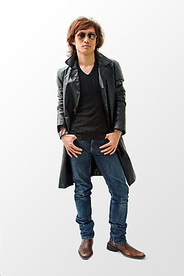 포토 JPG 해외이미지 남자 안경 셔츠 태국 한국 한명 동양인 선글라스 일본 검은색 중국 재킷 코트 흰색 시원함 엉덩이 가죽 고립 해외202004 해외포토 1 잡화 아시아 컬러 상의 사람 인종 신체부위 외투 파일형식 이미지허브